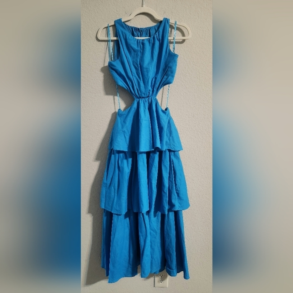 Mable Women’s sleeveless cutout tiered maxi dress size small